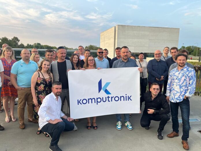 DrużynaK in Action: A Gathering of Commitment, Growth, and Teamwork at Komputronik